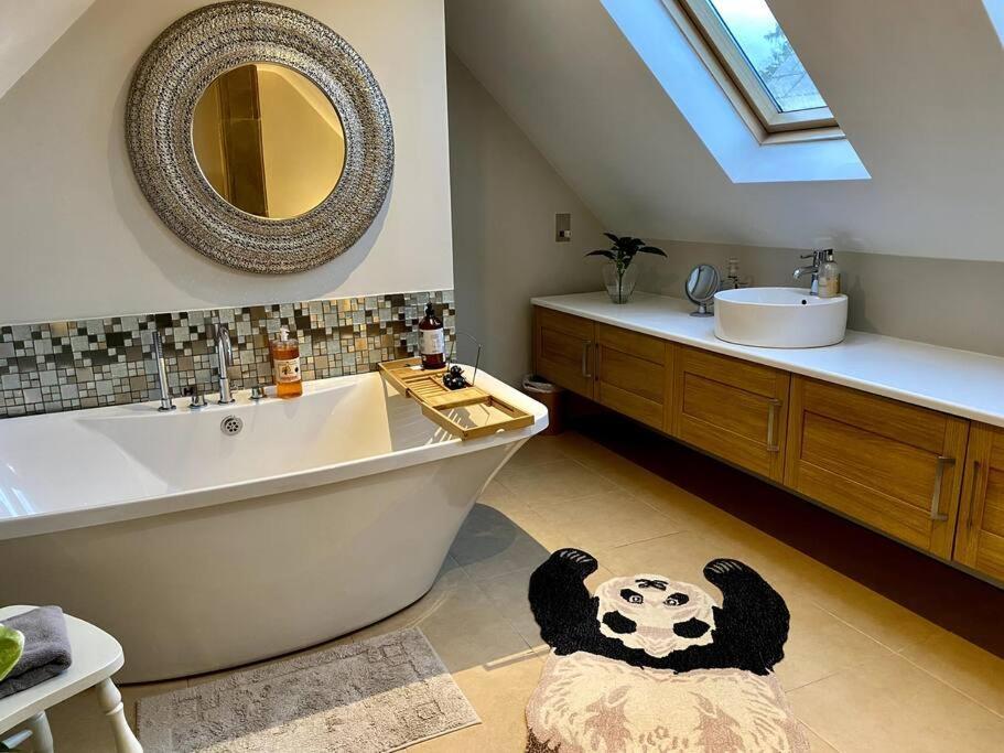 Historic Cotswold Chic Style For Uk Staycation Bourton-on-the-Water Екстер'єр фото